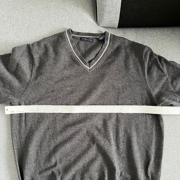 2for$30🏷Van Heusen Studio Charcoal Grey V-Neck Knit Sweater - Picture 4 of 10